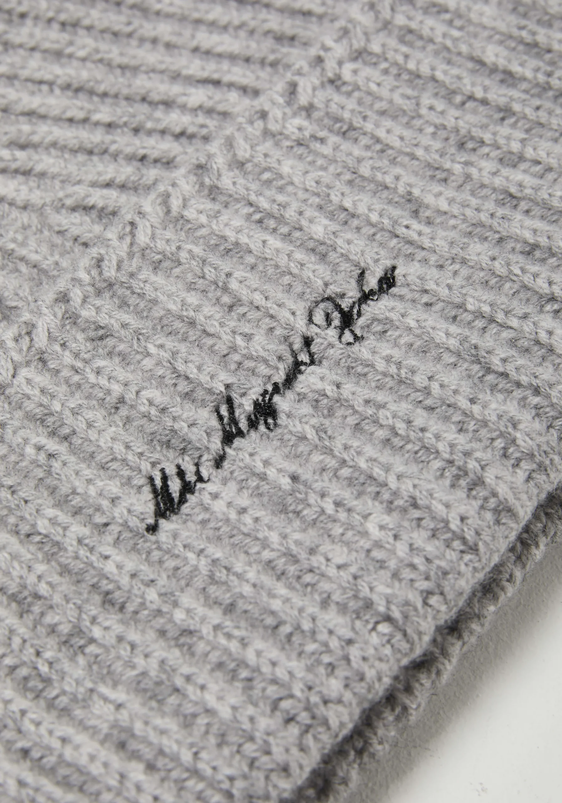 MKI CASHMERE RIBBED BEANIE