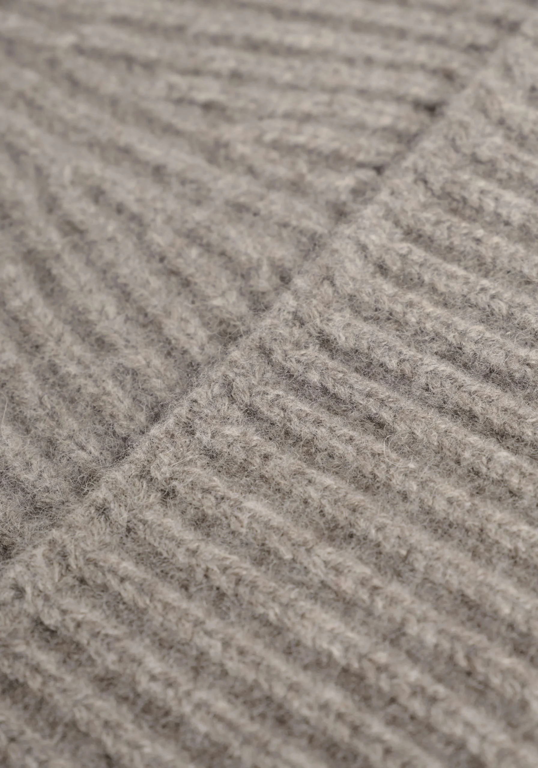 MKI CASHMERE RIBBED BEANIE