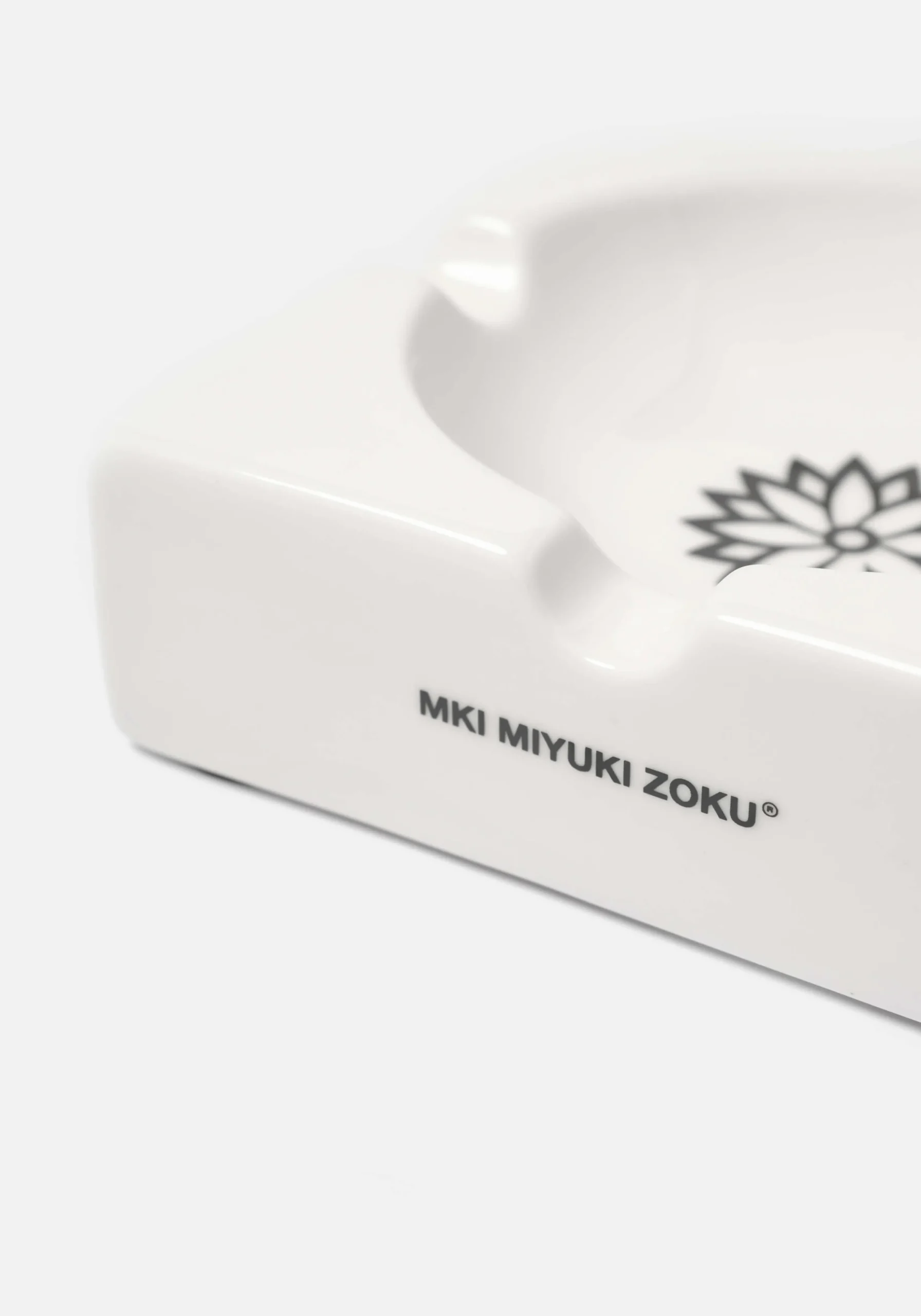 MKI CERAMIC ASHTRAY