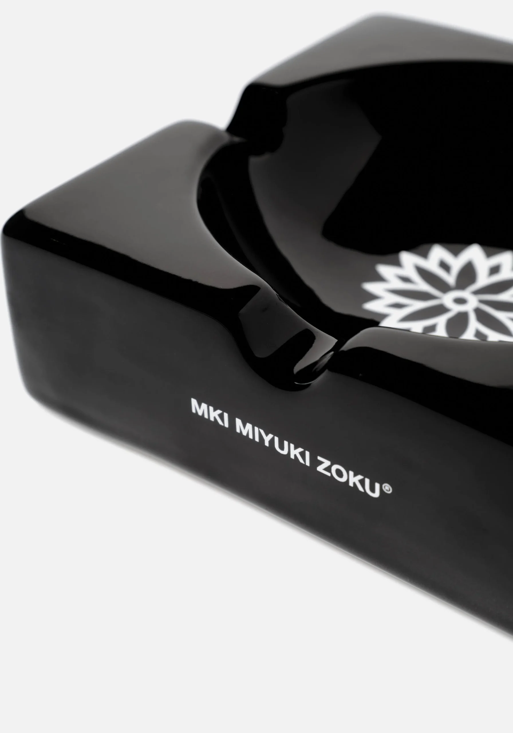 MKI CERAMIC ASHTRAY