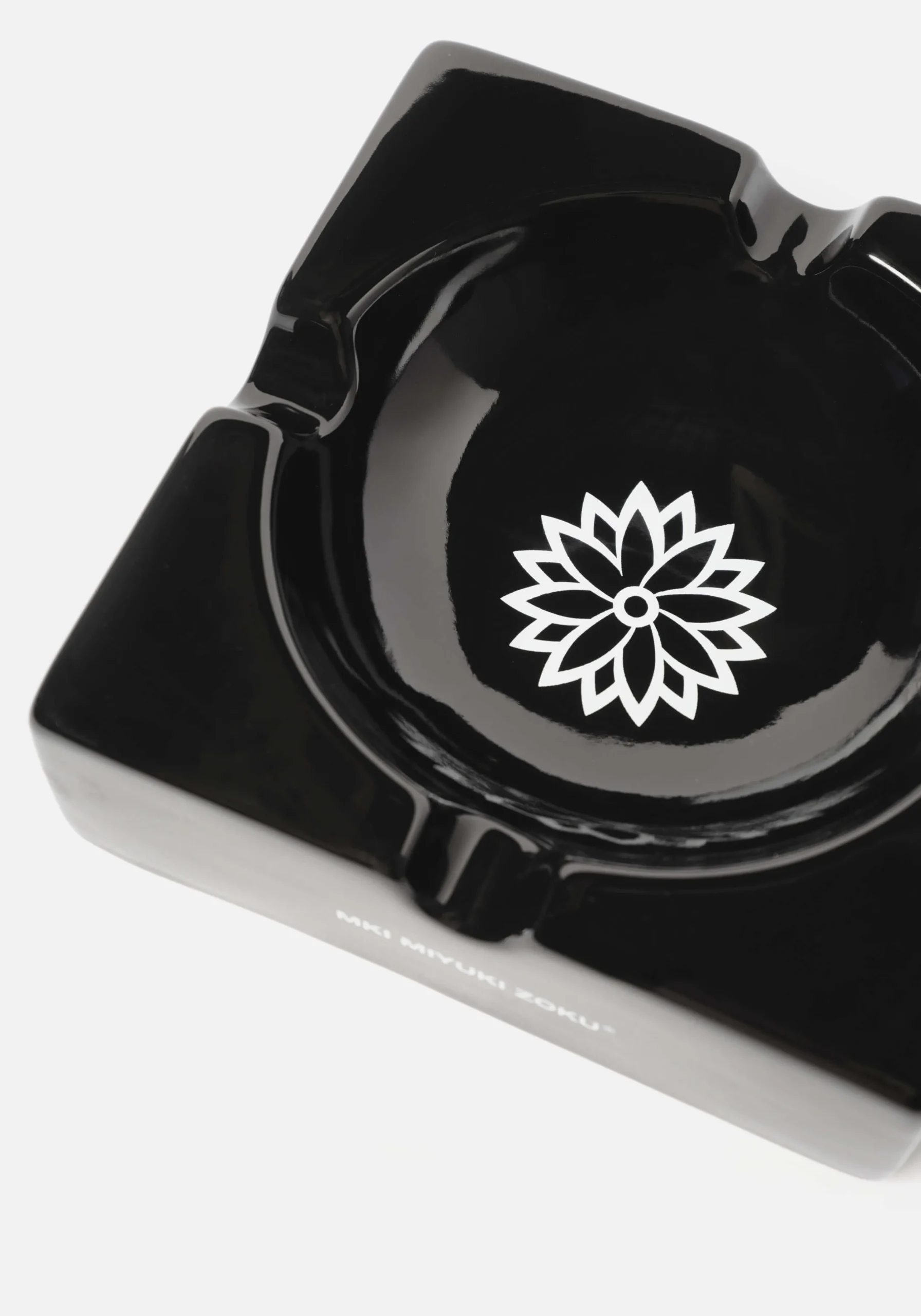MKI CERAMIC ASHTRAY