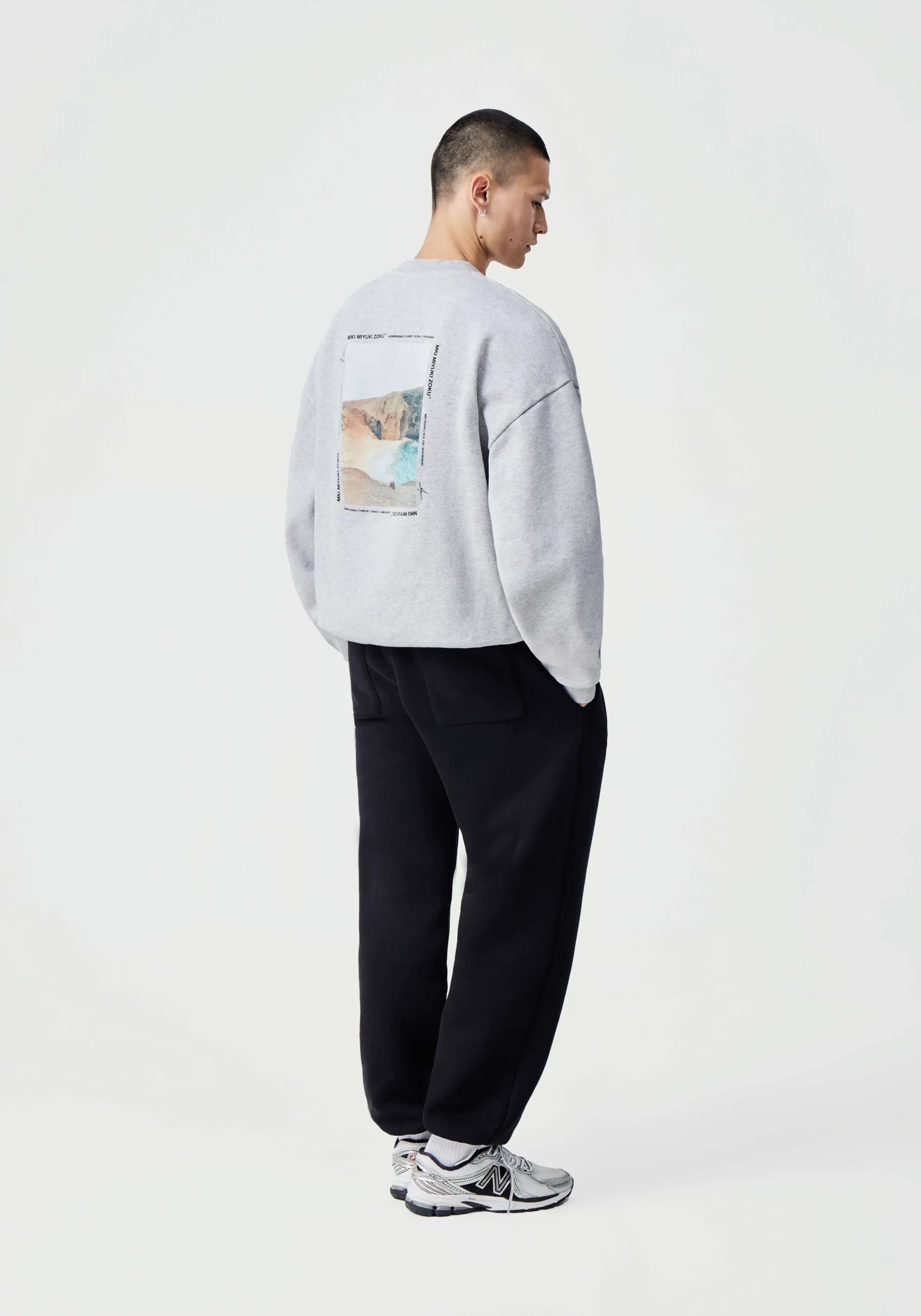 MKI RESORT PRINT CREWNECK
