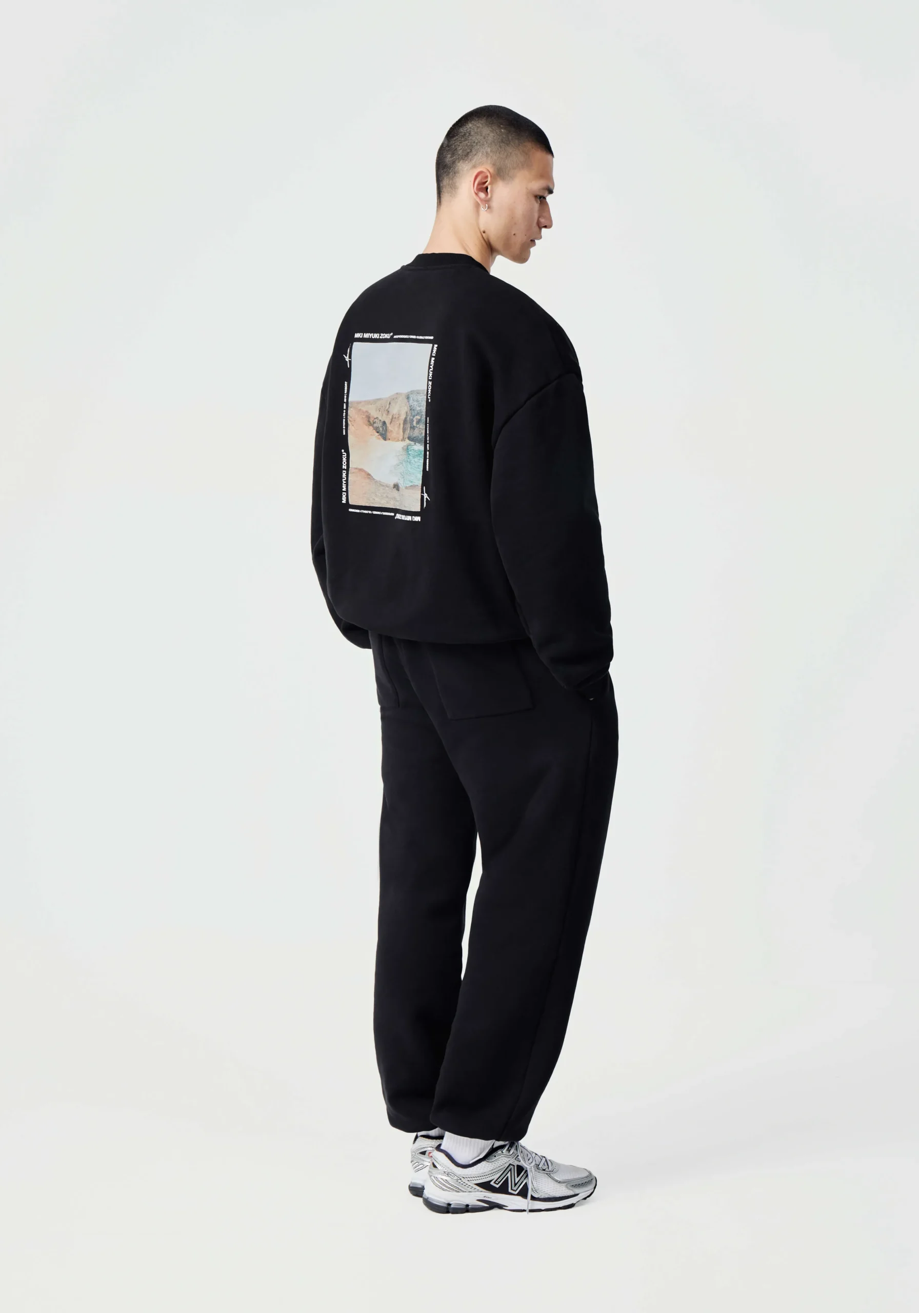 MKI RESORT PRINT CREWNECK