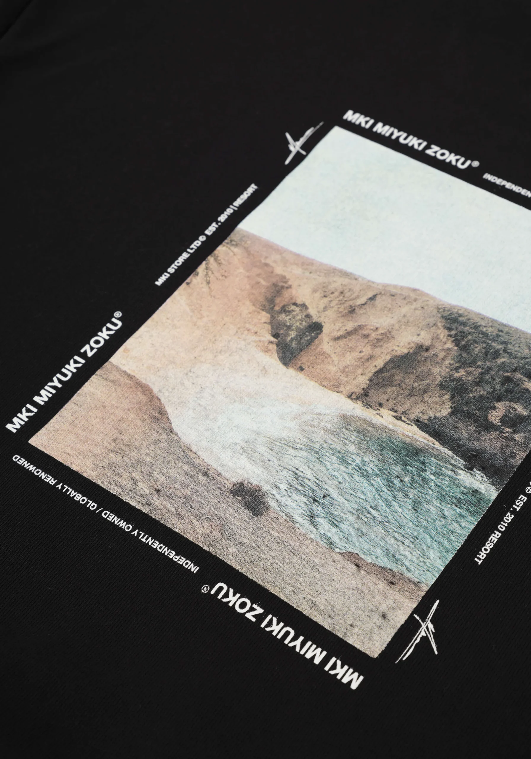 MKI RESORT PRINT CREWNECK