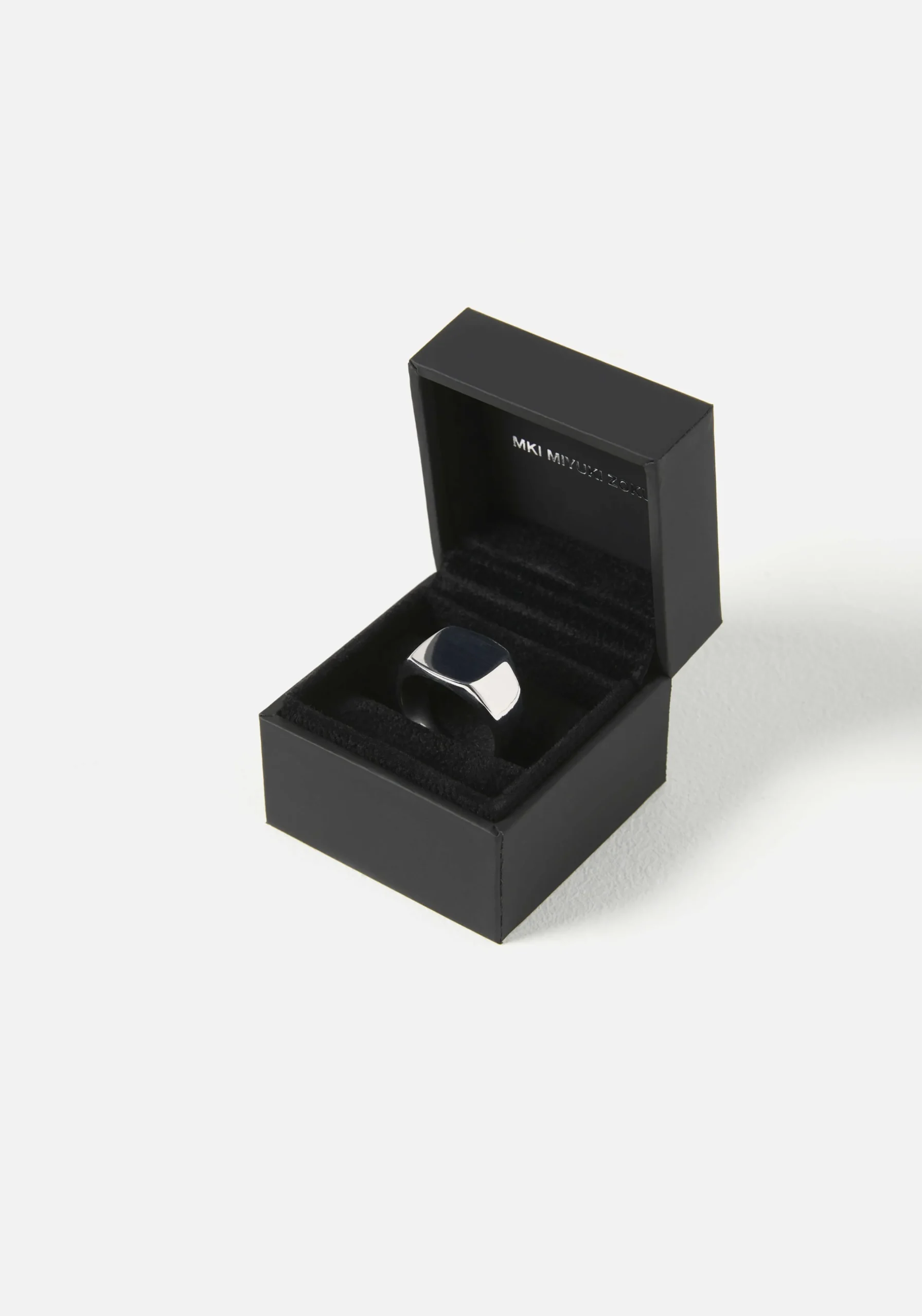 MKI SQUARE SIGNET RING